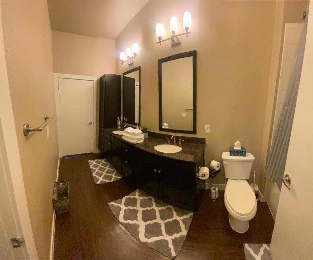 Luxury 1Br Condo Wbalcony - Galleriariver Oak Houston Luaran gambar