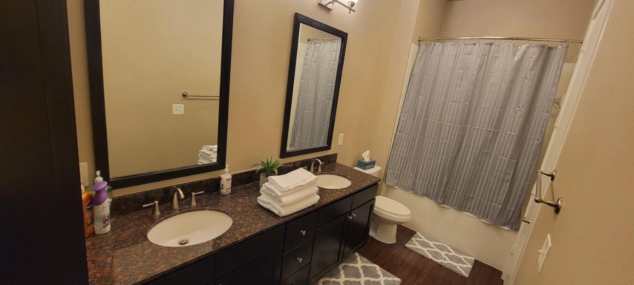 Luxury 1Br Condo Wbalcony - Galleriariver Oak Houston Luaran gambar