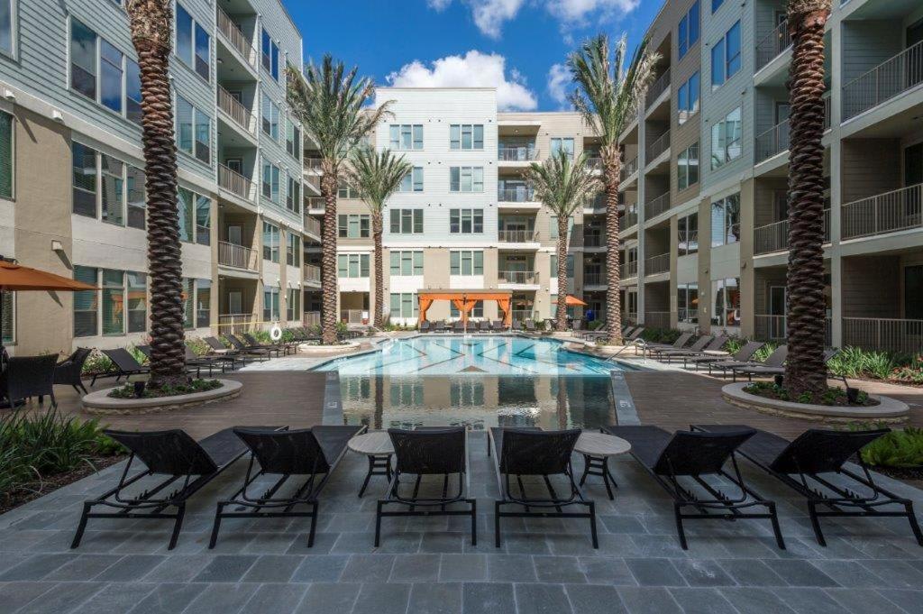 Luxury 1Br Condo Wbalcony - Galleriariver Oak Houston Luaran gambar