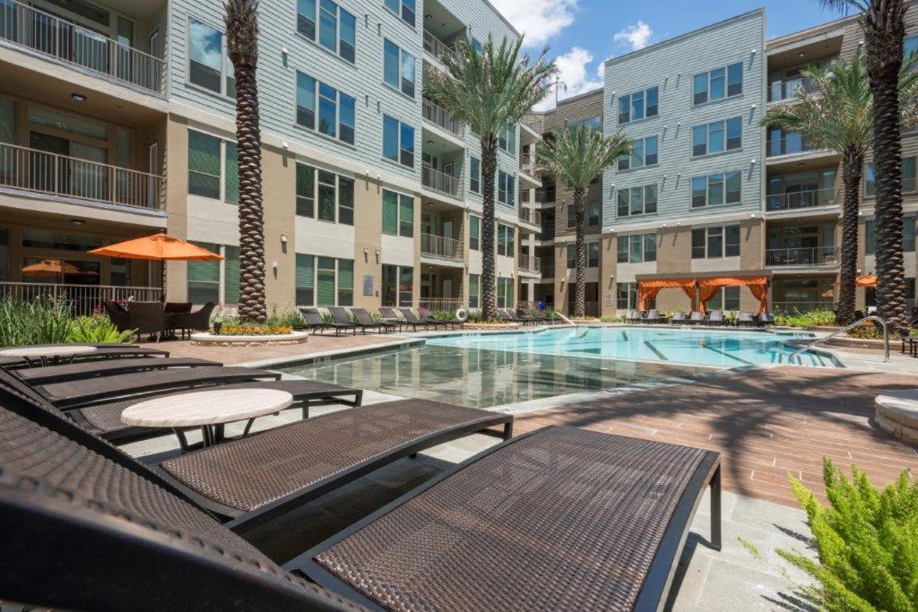 Luxury 1Br Condo Wbalcony - Galleriariver Oak Houston Luaran gambar
