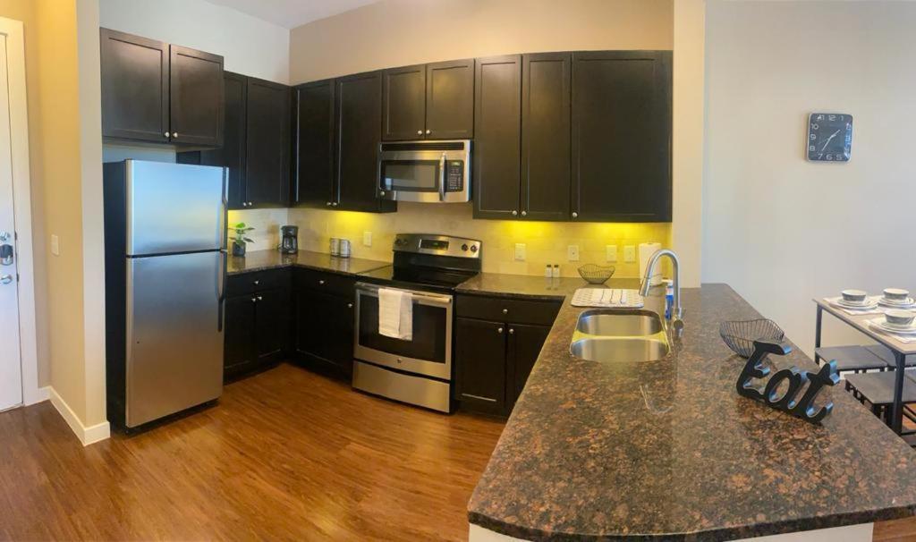 Luxury 1Br Condo Wbalcony - Galleriariver Oak Houston Luaran gambar